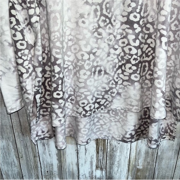 Jodifl White Leopard High Low Long Sleeve Blouse - Picture 2 of 6